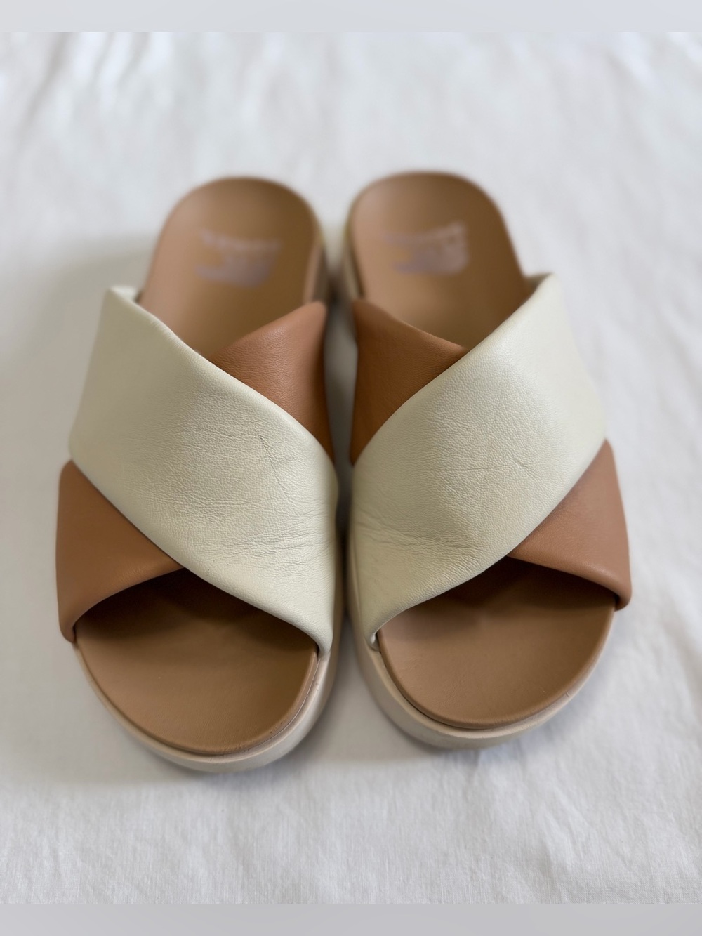 Sorel Vibe Crisscross Slide Sandals — Ivory & Tan
